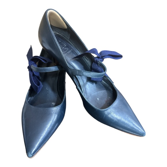 Tory Burch Blue Leather Pointed Toe Kitten Heel with Bow Detailing - Picture 2 of 8
